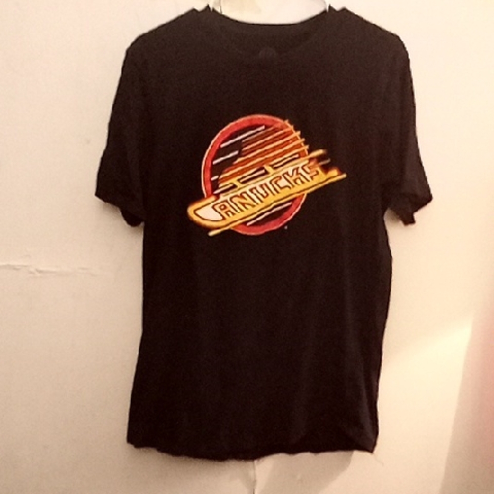 Mens NHL Black T-Shirt with Canucks Logo Size Large